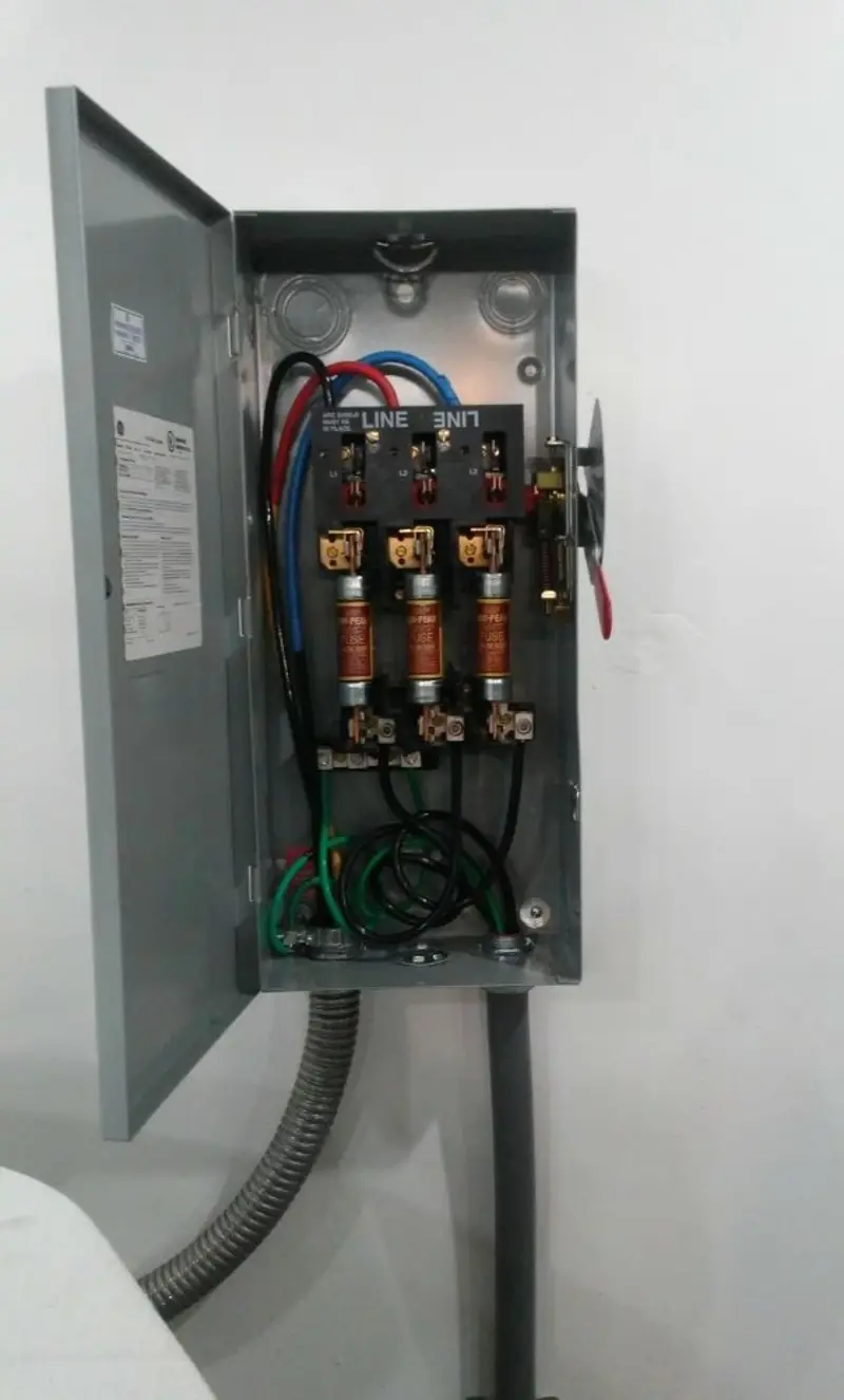 Three-phase disconnect switch installed for Smoke Detector Installation in Tuscaloosa
